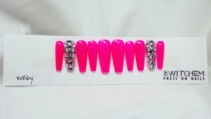 WIFEY SWITCHEM PRESS ON NAILS (CUSTOMIZABLE)